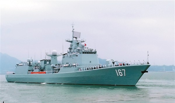 「中華第一艦」深圳艦完成為期4年的現代化改造，改裝重點主要分為防空、反潛以及雷達三方面。(圖／翻攝自深圳新聞網)