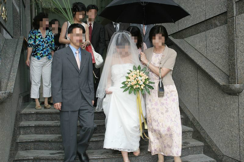 ▲▼結婚,婚禮,黑傘,新娘,迎娶。（圖／Leslie Ho CC2.0 @Flickr）