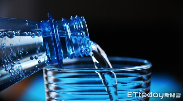 ▲▼喝寶特瓶裝水恐攝取到塑膠微粒             。（圖／免費圖庫pixabay）