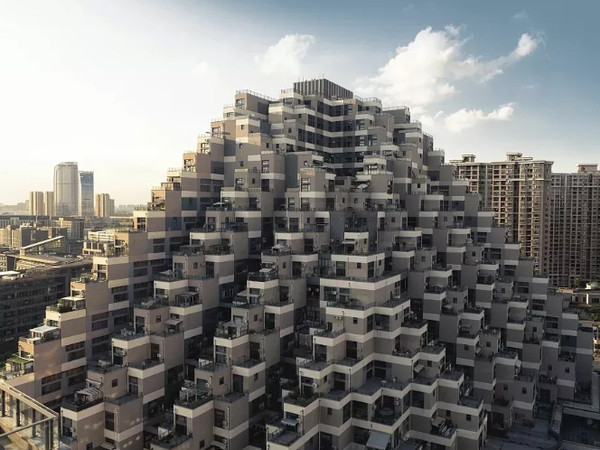 ▲酷似「金字塔」造型的住商混合大樓。（圖／翻攝自新浪房產微信）