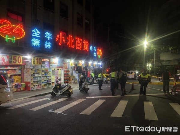 ▲▼三重小北百貨前，男子遭開槍尋仇。（圖／記者趙永博攝）