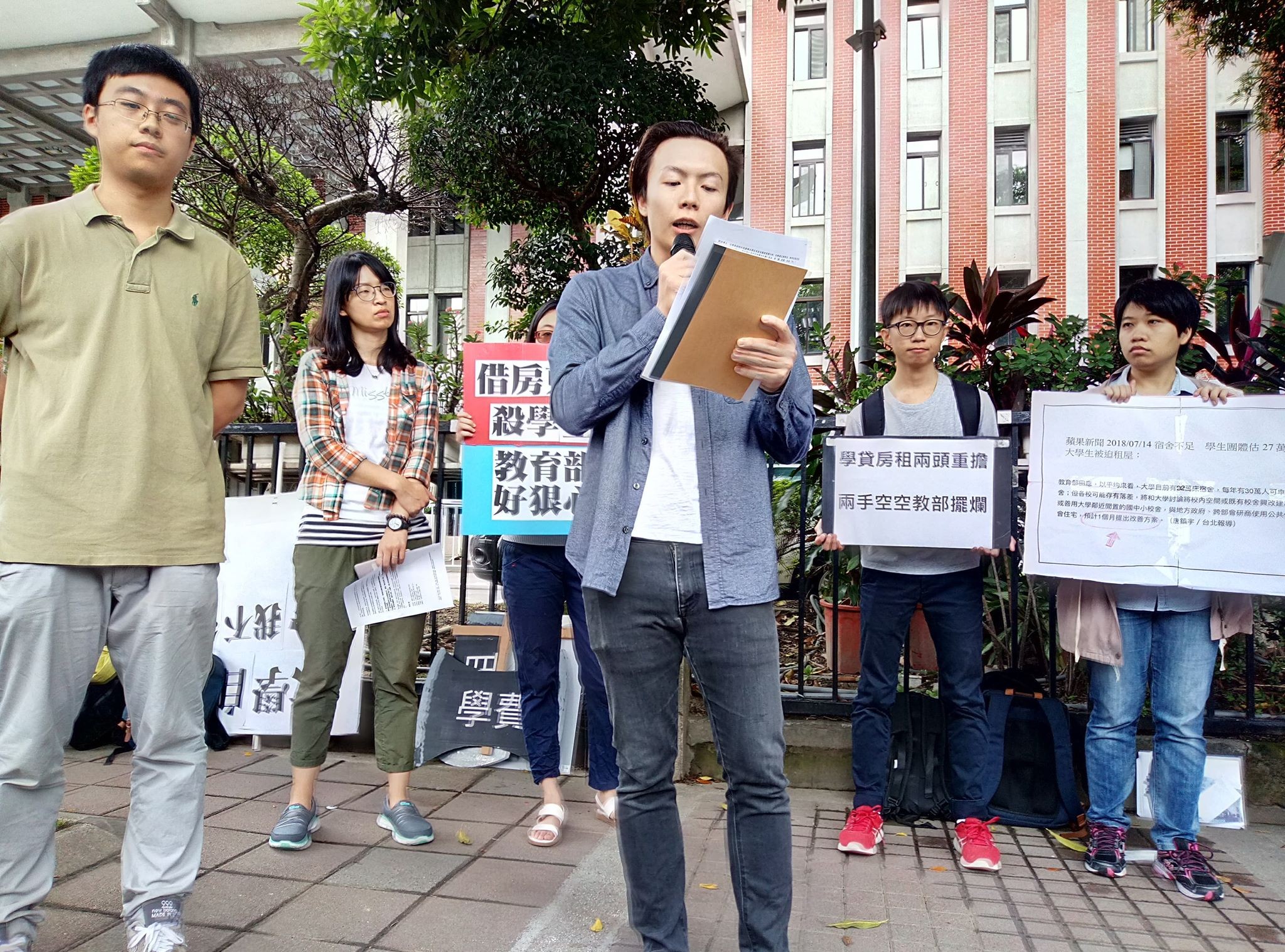 ▲▼學生團體：宿舍充足率至少達50%並列為大學設立基準。（圖／高教工會提供）