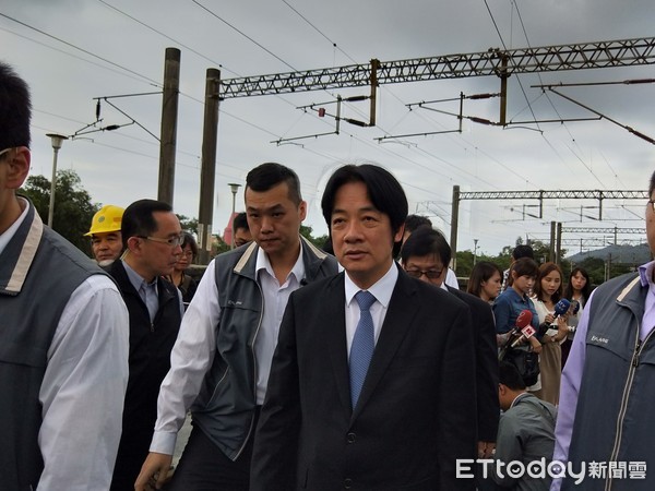 ▲▼行政院長賴清德24日近中午視察鐵路新馬車站東正線搶通情形。（圖／記者游芳男攝，下同）