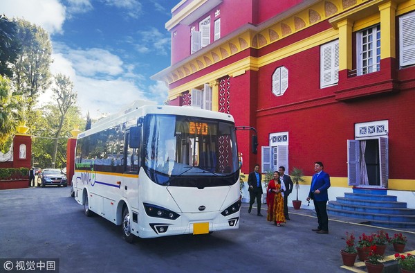 ▲比亞迪向尼泊爾交付首批純電動巴士。（圖／視覺中國）