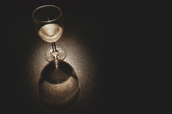 ▲▼酒杯,高腳杯。（圖／取自免費圖庫Pixabay）