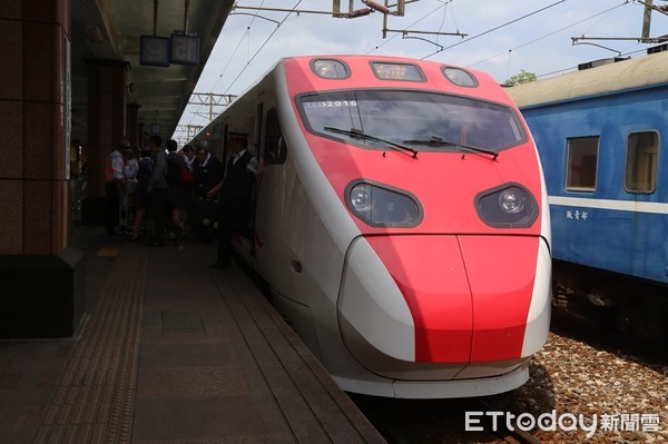 ▲普悠瑪翻車造成重大死傷，台東社工師公會發起「我是台東人，吾（五）要～行動」，突顯台東人一票難求已夠痛苦了，買到票還不能安全回家，表達心中的無奈。（圖／記者王兆麟攝，資料照片）