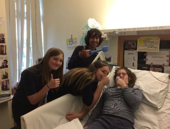 ▲▼外向少女「靈魂禁錮肉體」只能眨眼　聽搖滾歌曲竟能奇蹟走路。（圖／翻攝自gofundme）