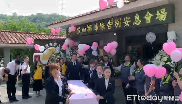 ▲▼ 張加穎告別式,火化。（圖／記者柳名耕攝）