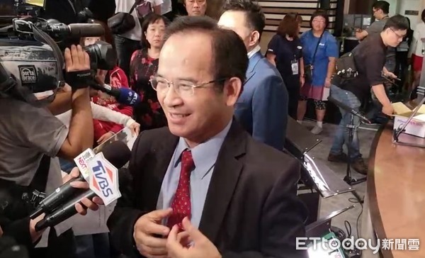 ▲台南市長候選人蘇煥智在「2018 台南市長選舉辯論會」中，指控黃偉哲涉嫌大創案2億7千萬元。（圖／記者洪正達攝）