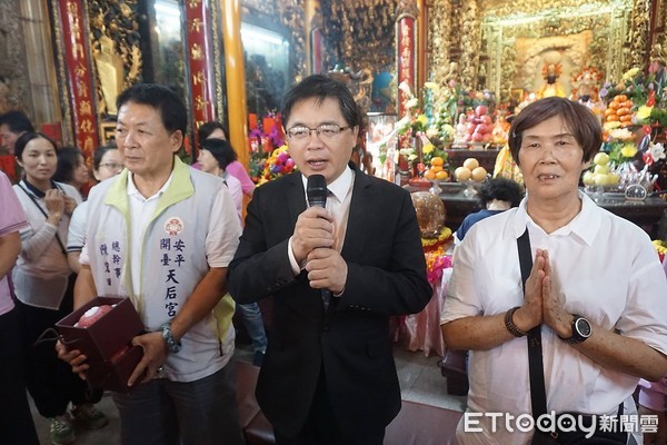 ▲台南市安平觀音亭盛大舉辦祝壽法會及「觀音佛誕平安宴」，來自全國信眾返廟向觀世音菩薩上香祝壽祈福，中午平安宴席開270桌更是盛況空前。（圖／記者林悅翻攝）