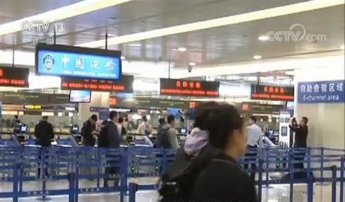 ▲▼上海浦東機場邊檢自助通關通道。（圖／央視）