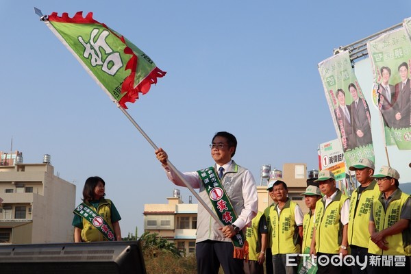 ▲黃偉哲溪北競選造勢場10月28日下午登場，行政院長賴清德再度站台力挺黃偉哲，現場高喊「台南第一」、「黃偉哲當選」氣氛熱烈。（圖／記者林悅翻攝，下同）