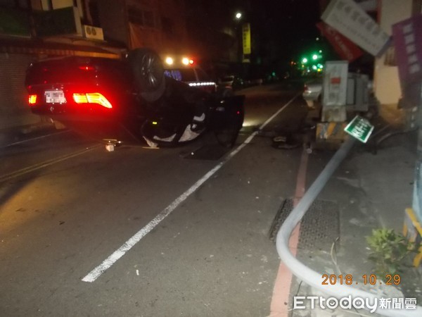 ▲陳男酒駕自撞想落跑，被警逮稱「車不是我開的」。（圖／記者陳玉翻攝）