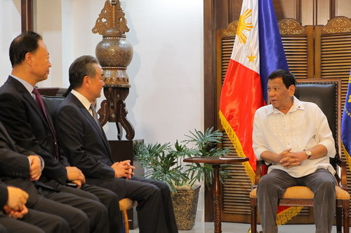 ▲菲律賓總統杜特蒂會見大陸外交部長王毅。（圖／大陸外交部網站）