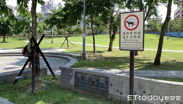 ▲北市東湖樂活公園遭放「藍綠毒餌」，7隻毛孩受害3隻死亡。（圖／記者柳名耕攝）