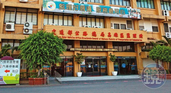 嫌犯每次進行詐騙時，都與車主相約所在縣市的監理站。