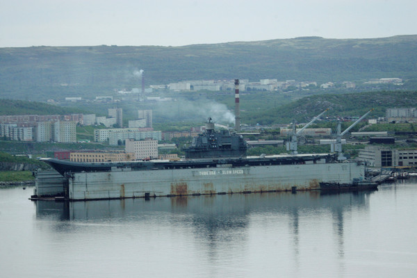 ▲▼航母庫茲涅佐夫海軍上將號於2006年在摩曼斯克船廠維修。（圖／路透社）