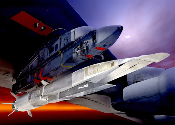 美國研發的「X-51A乘波者」（X-51A Waverider）高超音速滑翔器，可達6倍音速，在幾秒內就可將速度提升至時速7200公里，從英國倫敦到飛抵紐約只需一個小時。（圖／翻攝自美國空軍官網）