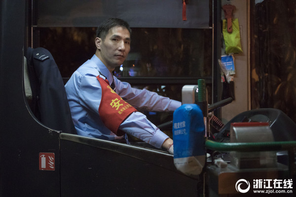 ▲杭州公交車司機周史進被媒體稱為「拆二代」中的清流。（圖／翻攝自浙江在線）