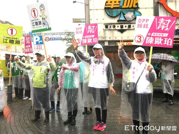 ▲▼民進黨衝刺宜蘭五合一選舉佳績，婦女輔選團「街頭美少女」街頭拜票。（圖／記者游芳男翻攝，下同）