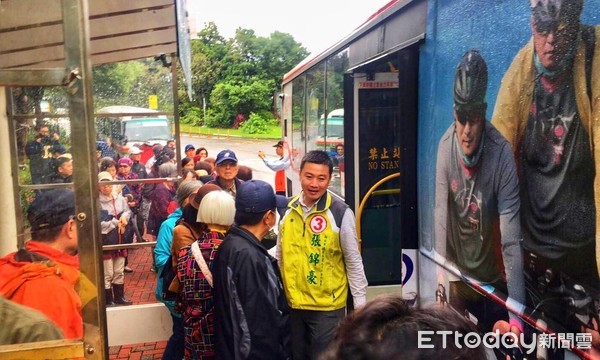 ▲ 汐止近2千戶居民怨交通不便 「跳蛙公車」正式通車。（圖／記者郭世賢翻攝）