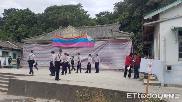 ▲彰化執行署2日到碧雲禪寺拆除現址測量及指界。（圖／記者唐詠絮翻攝，以下同）