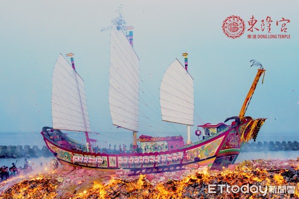 ▲東港迎王平安祭典燒王船，觀看要記得禁忌。（圖／記者陳崑福翻攝）