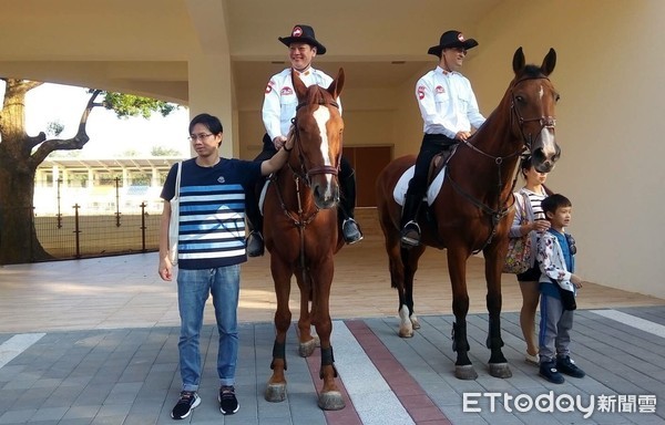 ▲▼花博開幕，警犬騎警出動維安也成為亮點。（圖／記者李忠憲翻攝）