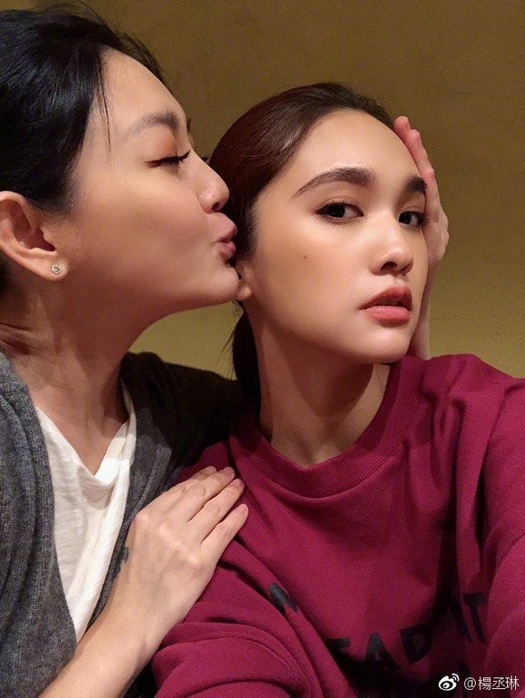 ▲▼楊丞琳吃宵夜「被吻臉照」曝光！（圖／翻攝自Instagram／rainie77）