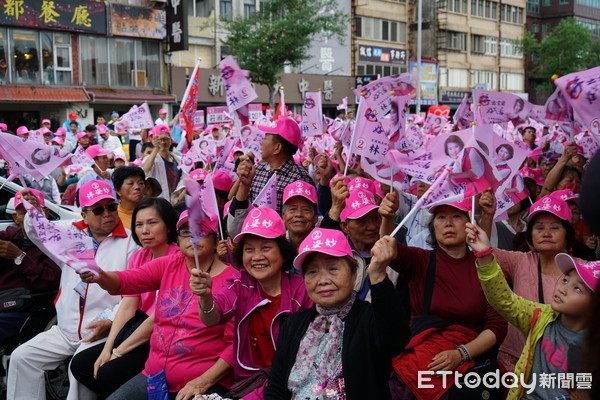 ▲▼國民黨宜蘭縣長候選人林姿妙，4日下午在宜蘭市成立溪北競選總部，擁入4千多名支持者相挺。（圖／記者游芳男攝，下同）