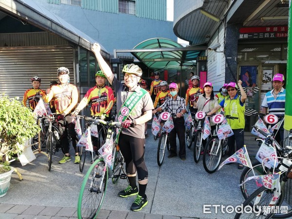 ▲台南市議員蔡旺詮把握假日，和府城鋼鐵人自行車隊及志工們會合，進行環保自行車隊拜票之行。（圖／記者林悅翻攝，下同）
