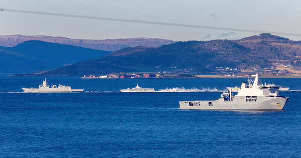▲▼2018北約三叉戟聯合軍演,軍艦在挪威特隆赫姆（Trondheim）近岸航行。（圖／路透）