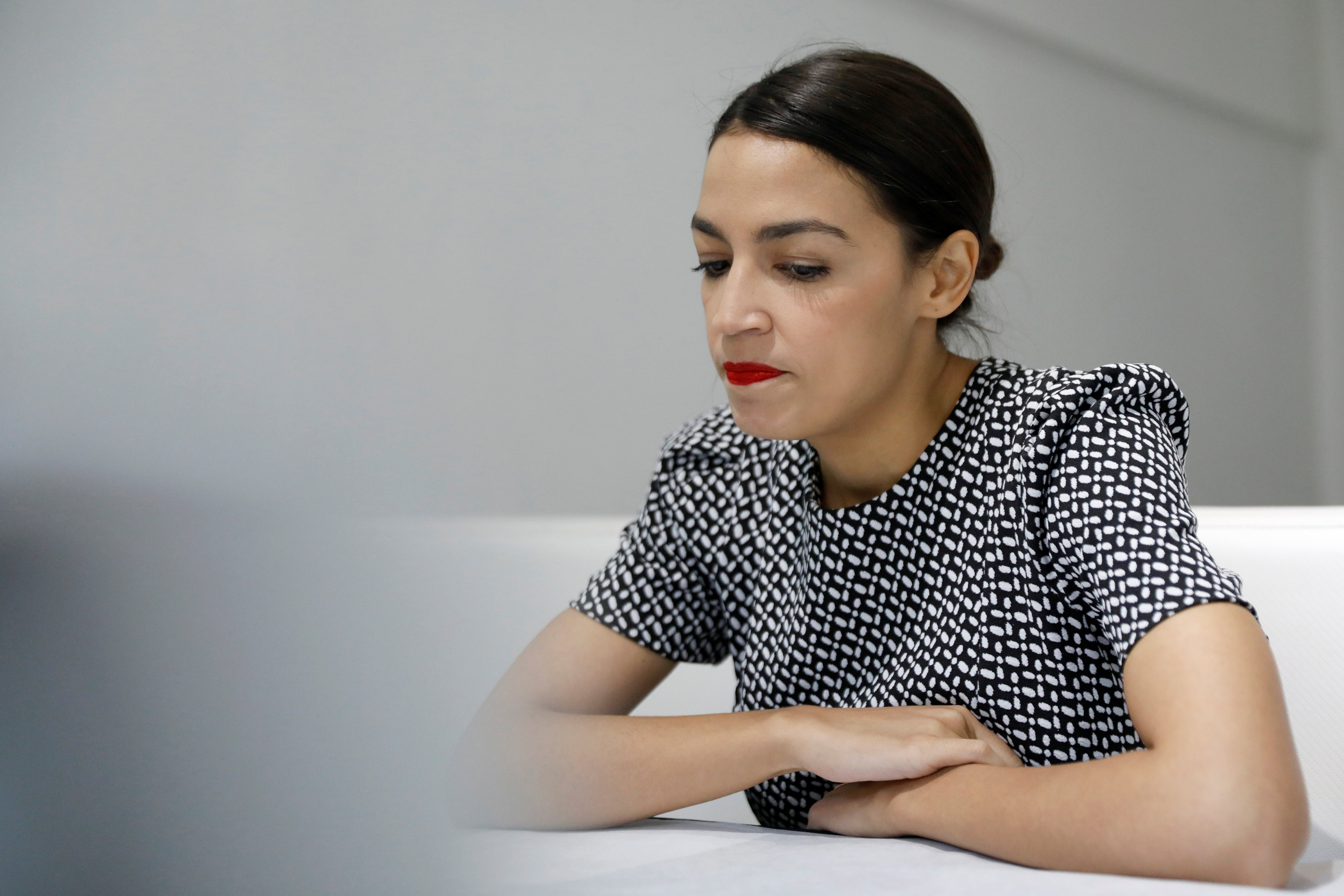 ▲▼美國期中選舉／紐約州聯邦眾議員候選人歐加修-寇蒂茲（Alexandria Ocasio-Cortez），今年只有29歲。（圖／路透社）