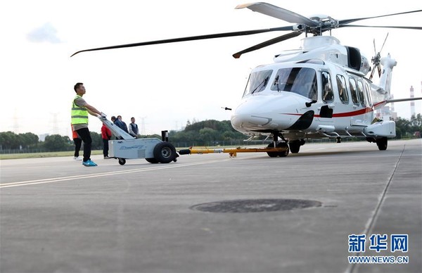 ▲▼進博會，參加進博會展出的意大利萊奧納多直升機公司AW189型直升機降落在上海高東直升機場。（圖／新華社）