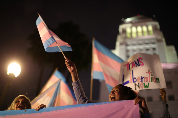 ▲▼美國跨性別者抗議可能被從性別註冊欄上移除。（圖／路透社）