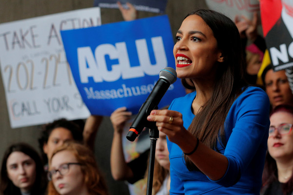 ▲▼ 民主黨紐約州聯邦眾議員候選人歐加修寇蒂茲（Alexandria Ocasio-Cortez）有望成為有史以來最年輕的女性聯邦眾議員。（圖／路透）