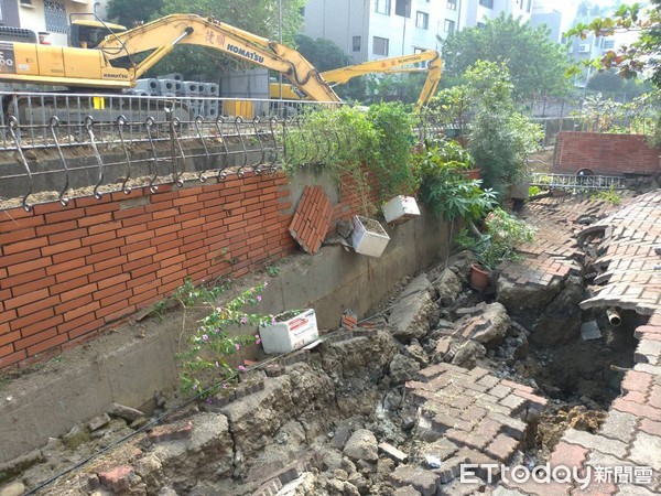 ▲▼嘉義市工程施作道路坍塌，各參選陣營紛紛表達關心。（圖／記者翁聖勳翻攝）