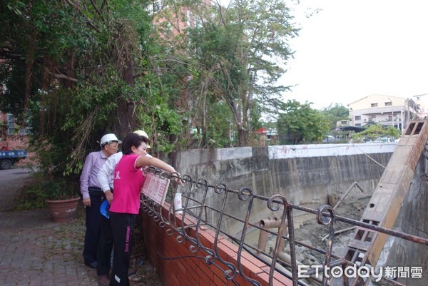 ▲▼嘉義市工程施作道路坍塌，各參選陣營紛紛表達關心。（圖／記者翁聖勳翻攝）