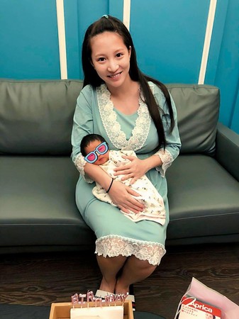 林采緹今年七月產下兒子，並入住高檔月子中心。（翻攝自林采緹粉專）