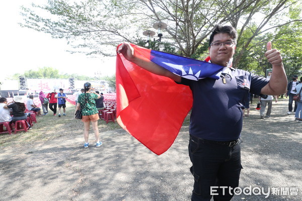 ▲▼國民黨高雄市長候選人韓國瑜8日晚將前進大旗山地區，在高美醫專舉辦造勢活動，現場大批人潮湧入。（圖／記者宋德威攝，下同）