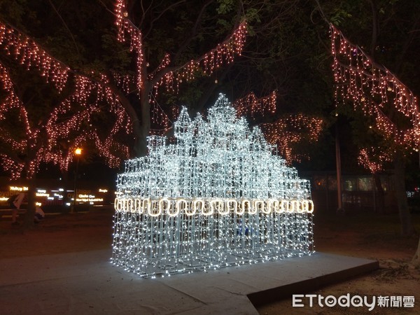 ▲新北歡樂耶誕城燈光展區。（圖／新北市觀光旅遊局提供）