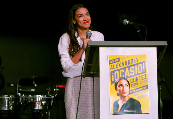 ▲▼拉丁裔的29歲民主黨參選人科特茲（Alexandria Ocasio-Cortez）成為美國史上最年輕的女眾議員。（圖／路透）