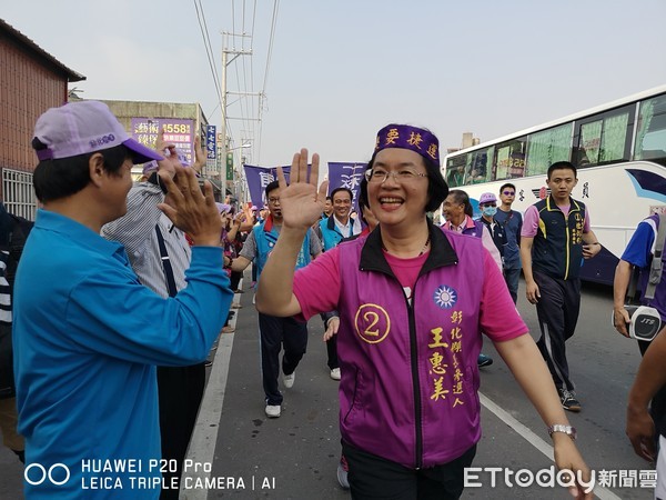 ▲▼國民黨彰化縣長候選人王惠美舉辦手牽手要捷運活動，南彰化萬人相挺。（圖／記者唐詠絮攝，以下同）