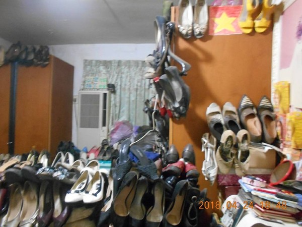 ▲ 戀鞋男在社區內專偷鞋 5年偷868雙女鞋收藏。（圖／記者郭世賢翻攝）