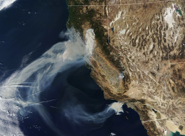 ▲▼ 美國加州大火，NASA公布衛星照。（圖／翻攝自NASA官網）