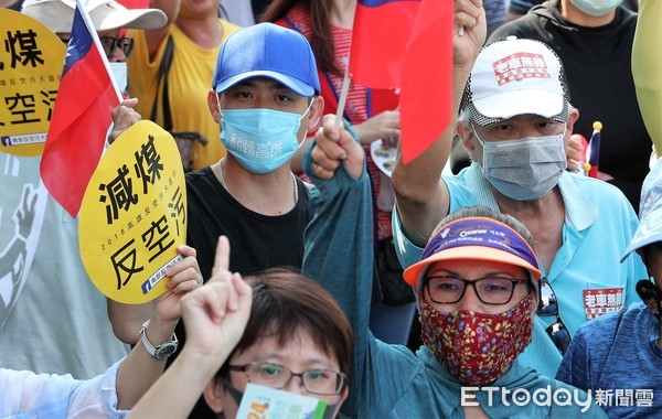 ▲▼高雄反空汙大遊行熱情民眾擠滿現場。（圖／記者宋德威攝，下同）