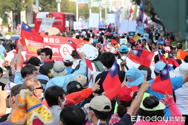 ▲▼高雄反空汙大遊行熱情民眾擠滿現場。（圖／記者宋德威攝，下同）