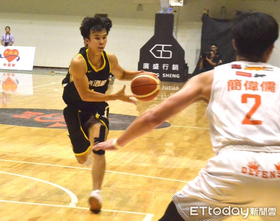 ▲▼第16季SBL熱身賽，金酒，24號 周暐宸，11號 柯旻豪。（圖／記者潘泓鈺攝）