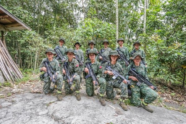 巾幗不讓鬚眉  山隘行軍女性官兵表現出色