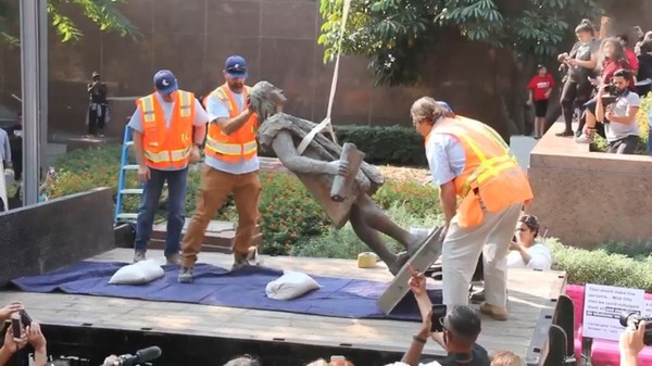 ▲▼洛杉磯市中心大公園的哥倫布像遭拆除，給過去殖民歷史帶來「恢復性正義」。（圖／翻攝自Facebook／Councilmember Mitch O`Farrell）
